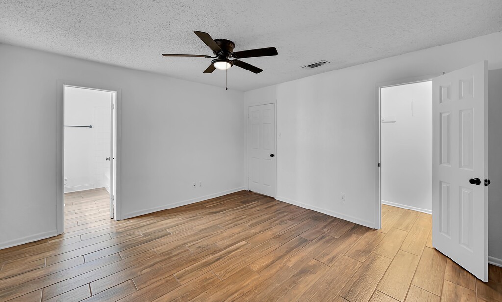 216 Texas Avenue Hewitt TX 76643