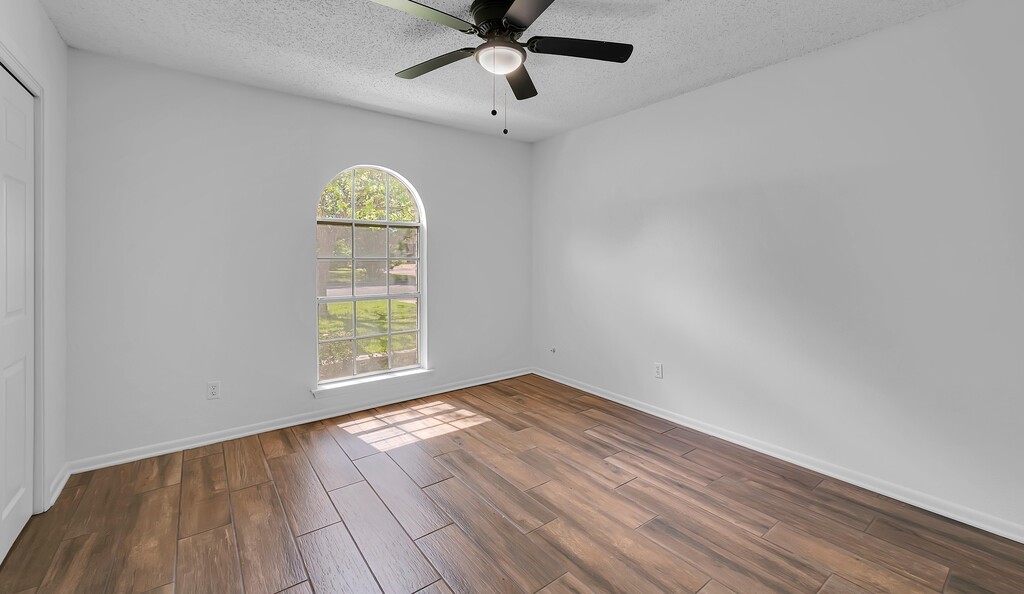 216 Texas Avenue Hewitt TX 76643