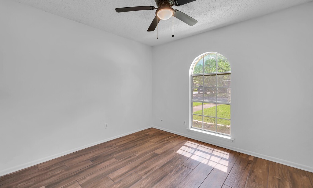216 Texas Avenue Hewitt TX 76643