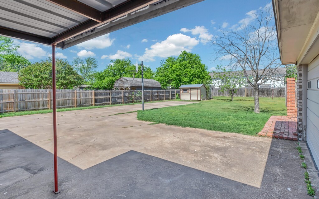 216 Texas Avenue Hewitt TX 76643