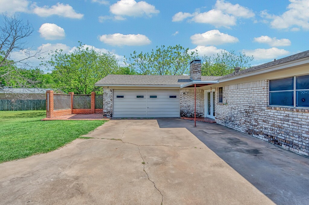 216 Texas Avenue Hewitt TX 76643