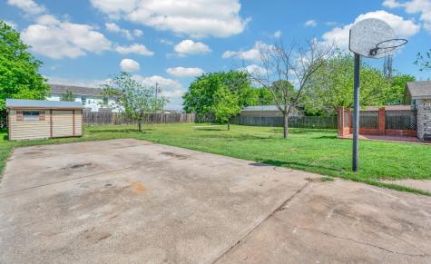 216 Texas Avenue Hewitt TX 76643