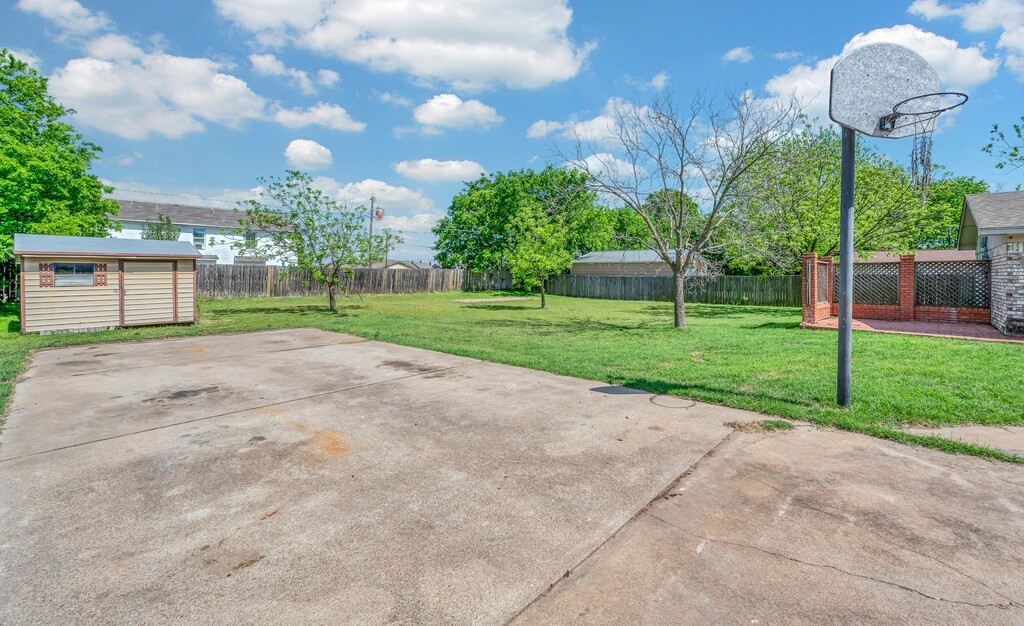 216 Texas Avenue Hewitt TX 76643
