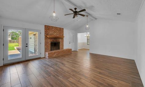 216 Texas Avenue Hewitt TX 76643