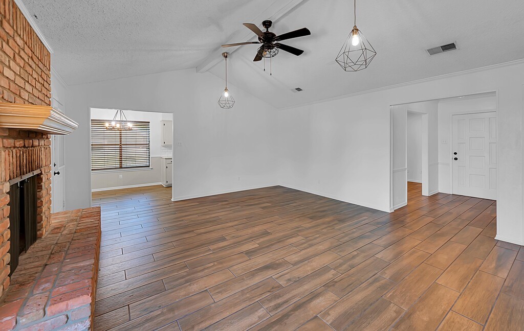 216 Texas Avenue Hewitt TX 76643