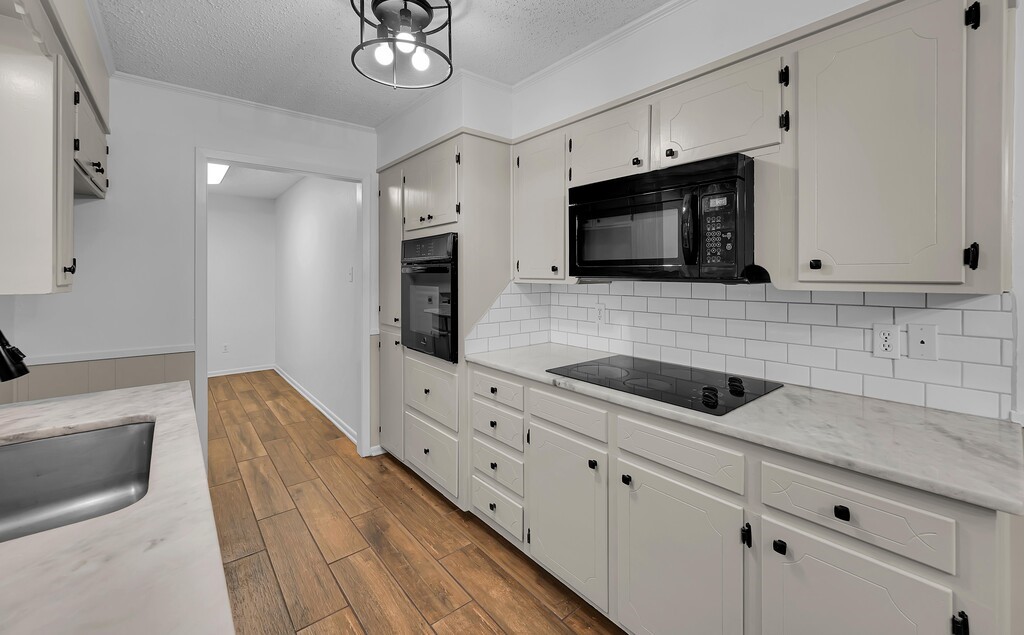 216 Texas Avenue Hewitt TX 76643