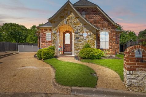 3809 Park Valley Court Arlington TX 76017