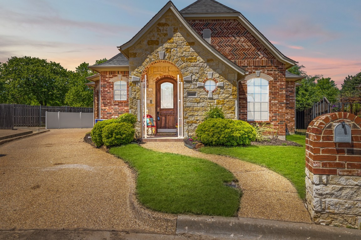 3809 Park Valley Court Arlington TX 76017