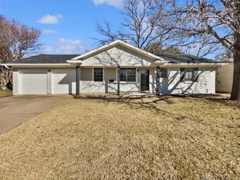 821 E Mission Street Crowley TX 76036