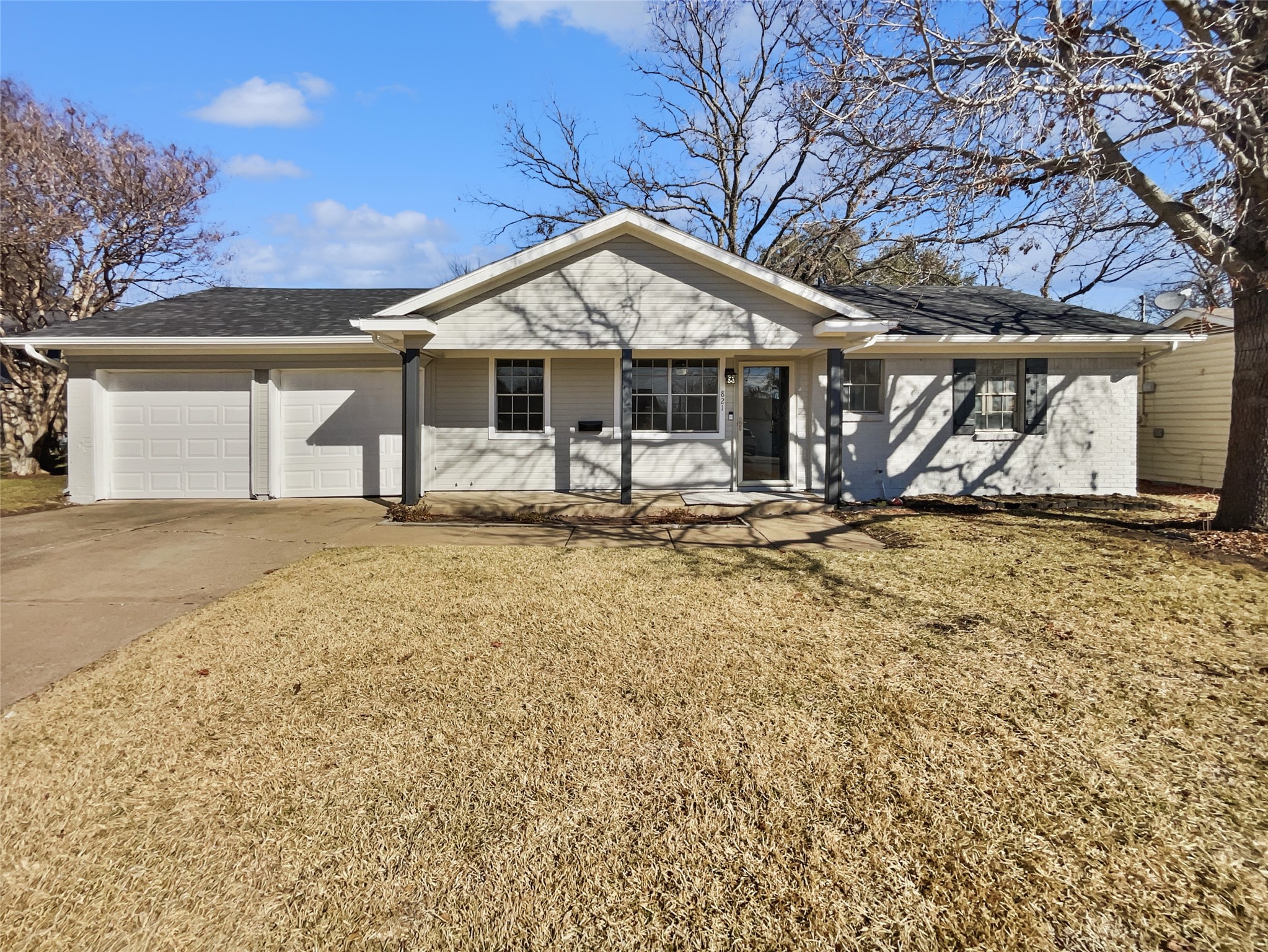 821 E Mission Street Crowley TX 76036