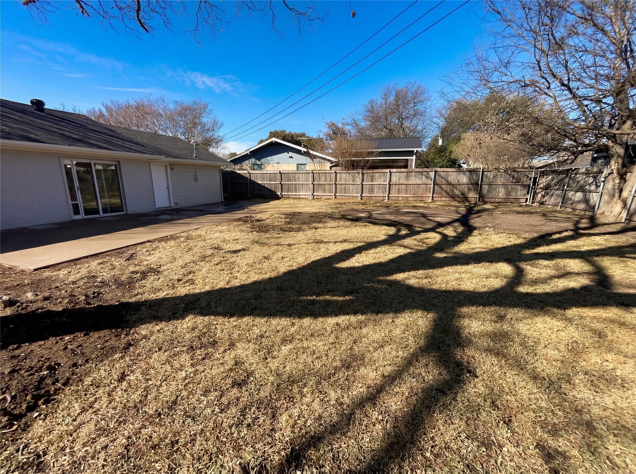 821 E Mission Street Crowley TX 76036