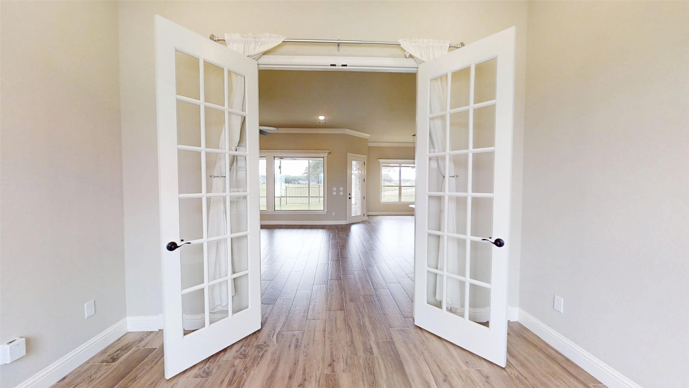 2025 Clive Drive Granbury TX 76048
