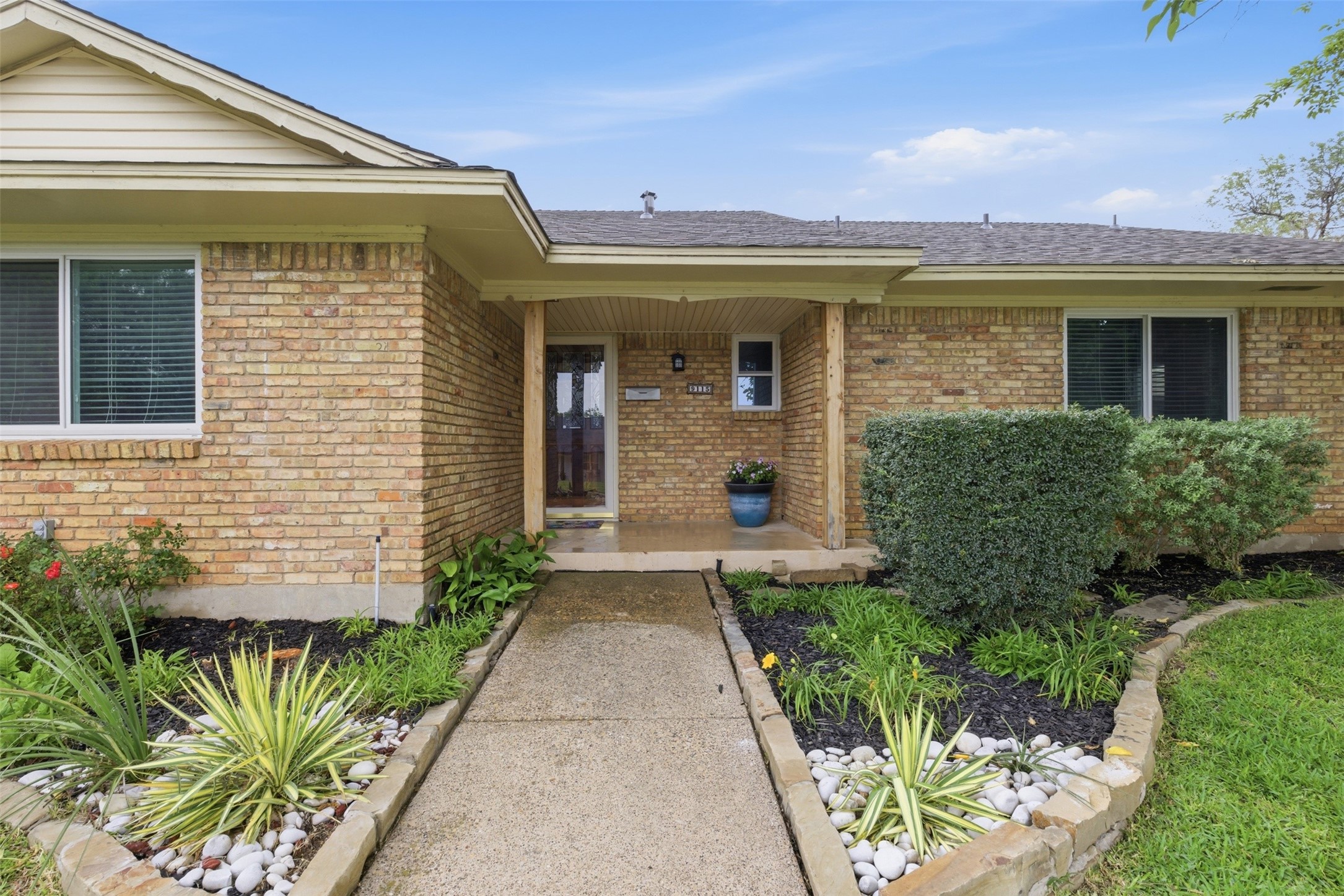 9115 Westglen Drive Dallas TX 75228