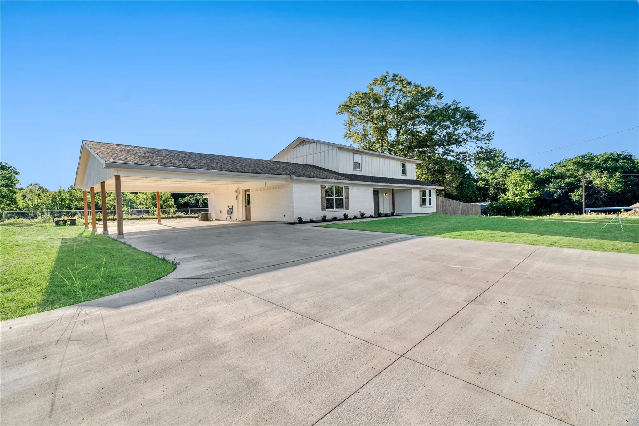 670 County Road 44050 Powderly TX 75473