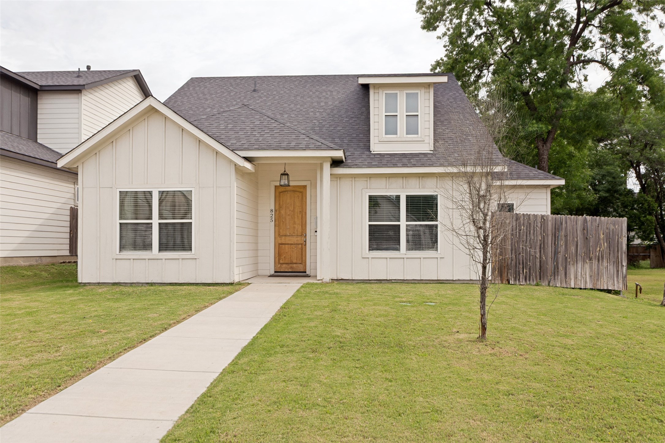 825 E Powell Avenue Fort Worth TX 76104