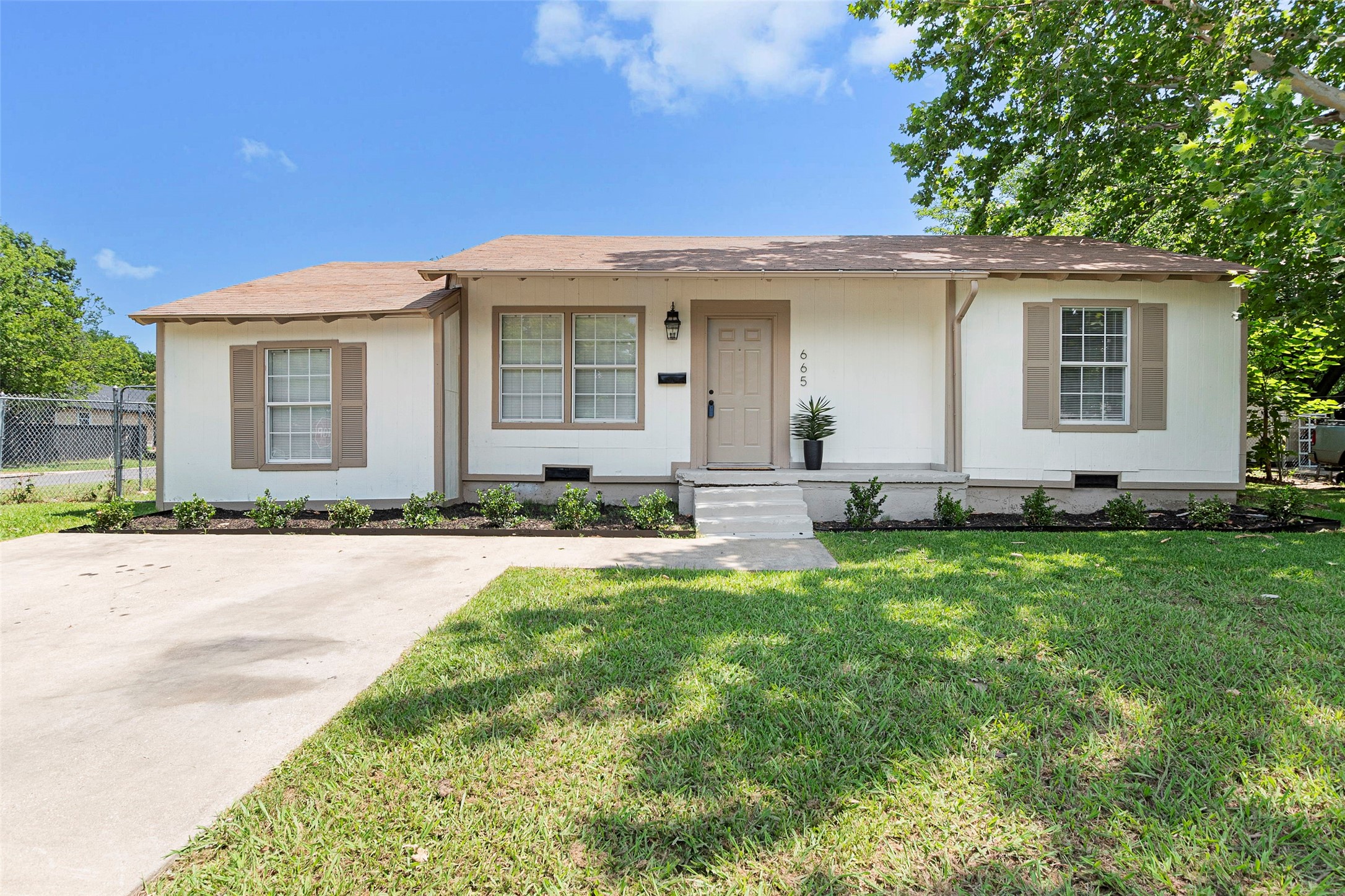 665 Freeman Drive Garland TX 75040
