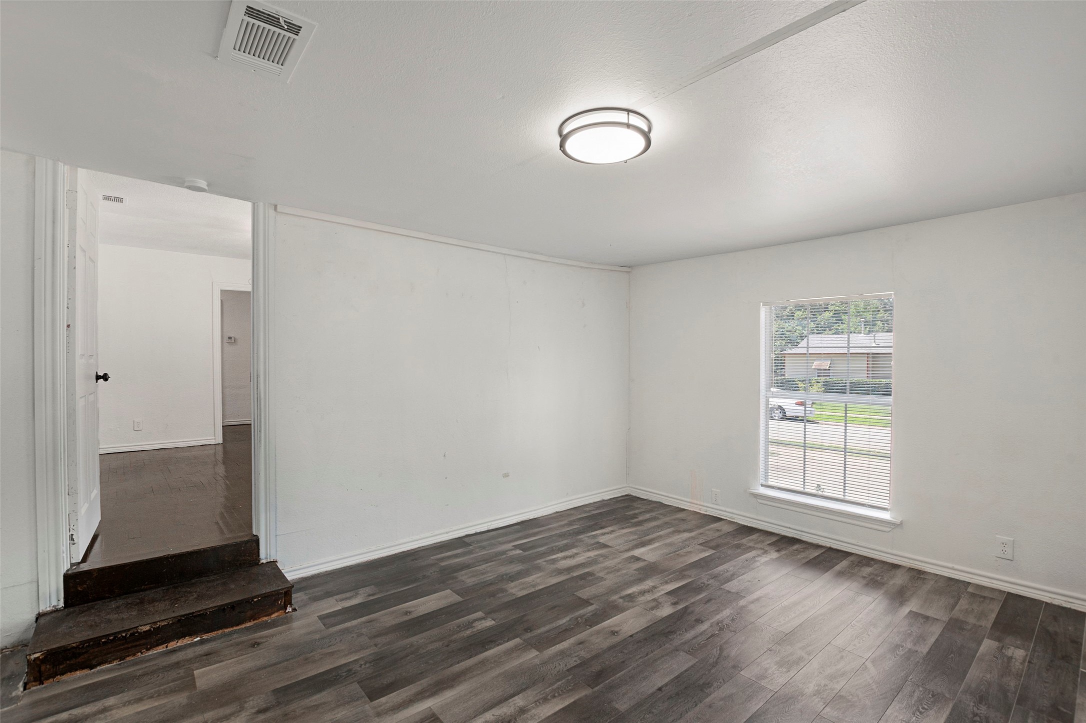 665 Freeman Drive Garland TX 75040