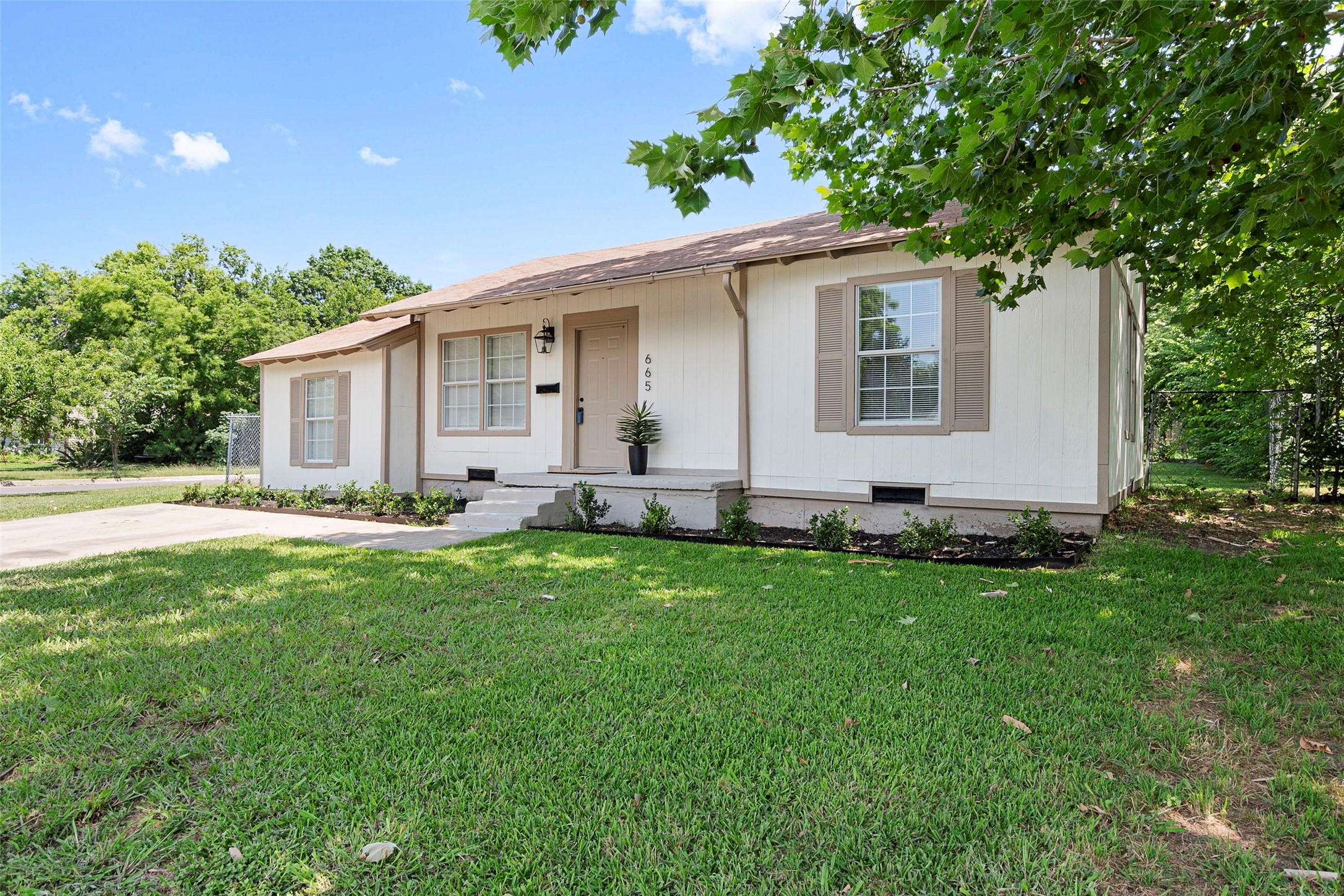 665 Freeman Drive Garland TX 75040