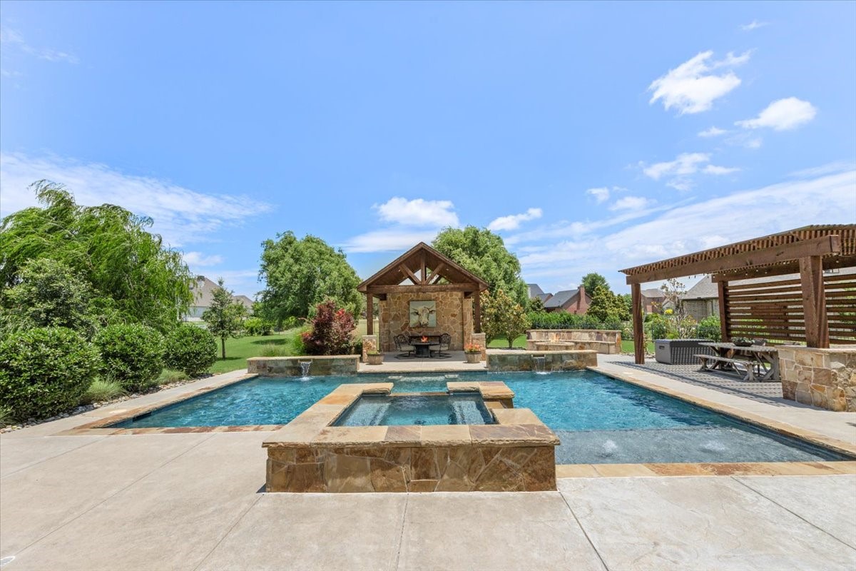 106 Rattler Way Fort Worth TX 76126