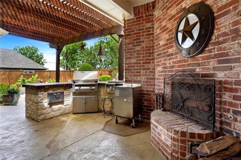 9009 Thornway Drive North Richland Hills TX 76182