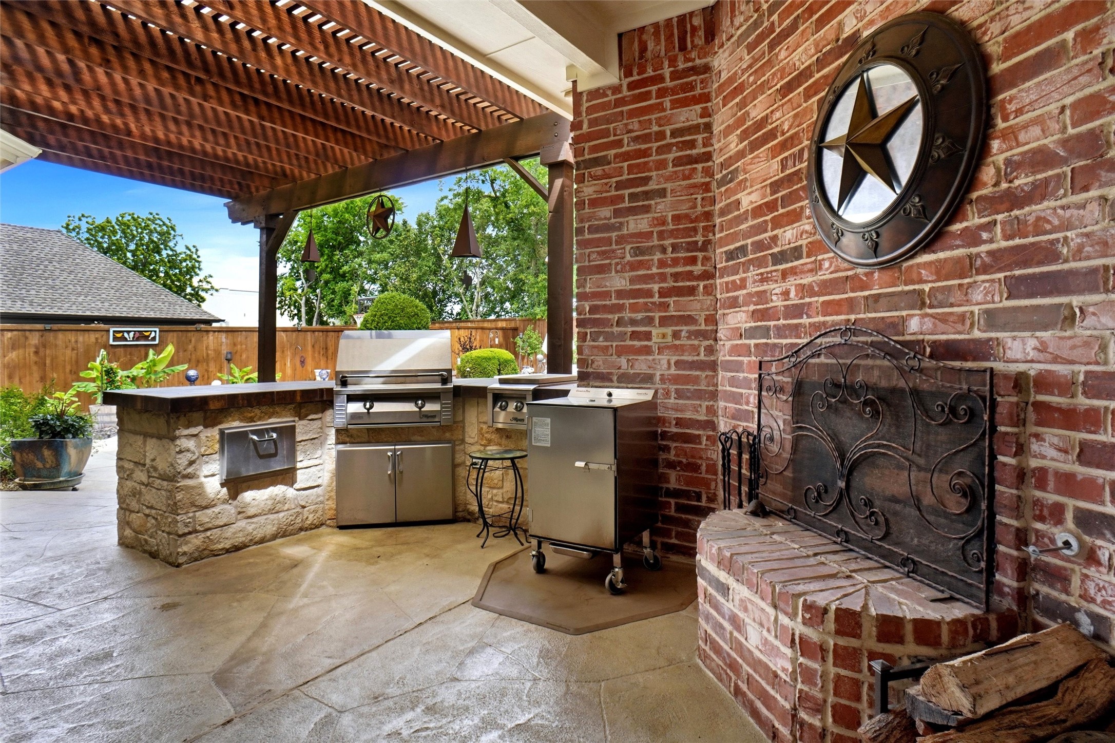 9009 Thornway Drive North Richland Hills TX 76182