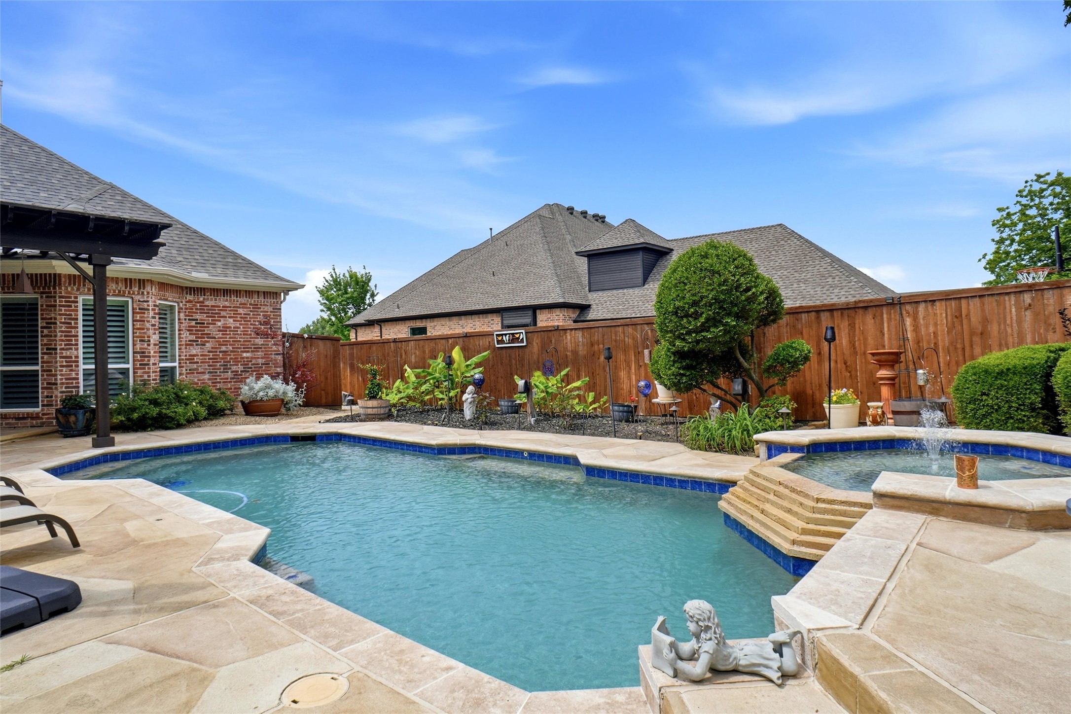 9009 Thornway Drive North Richland Hills TX 76182