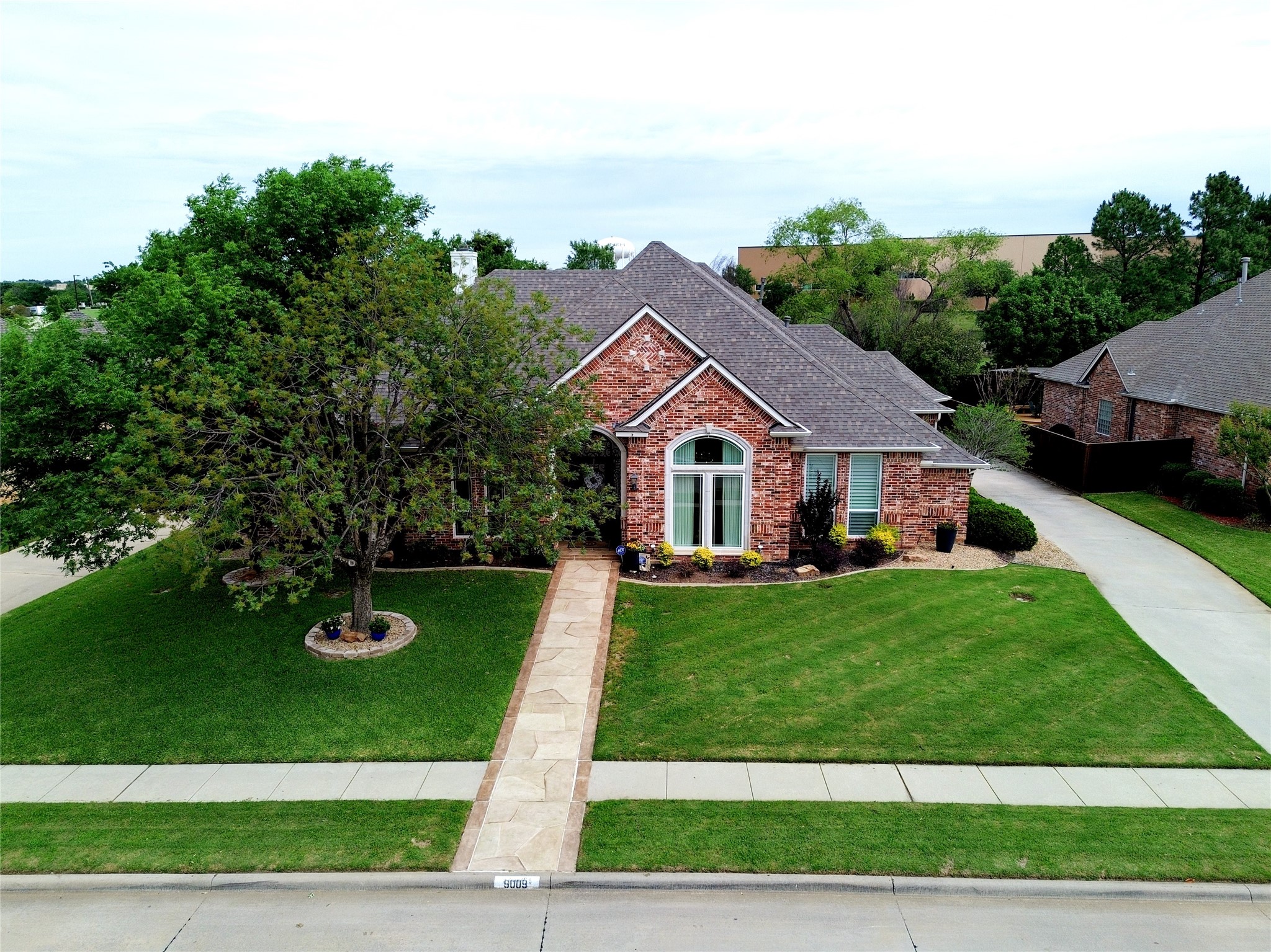 9009 Thornway Drive North Richland Hills TX 76182