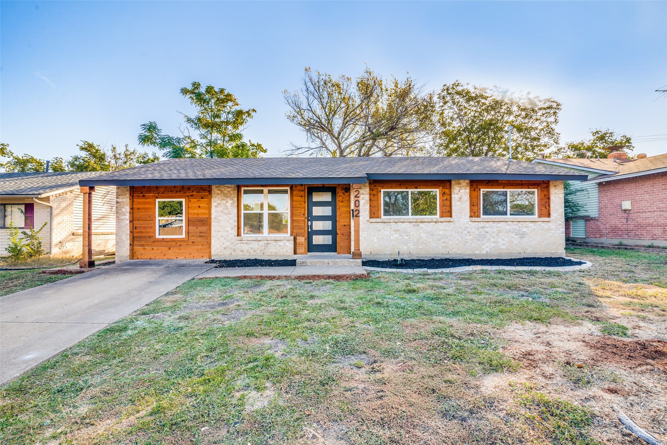 202 S Yale Drive Garland TX 75042