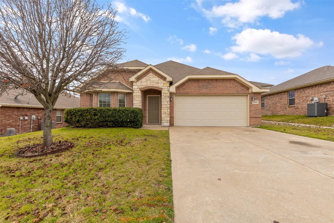 10424 Trevino Lane Benbrook TX 76126