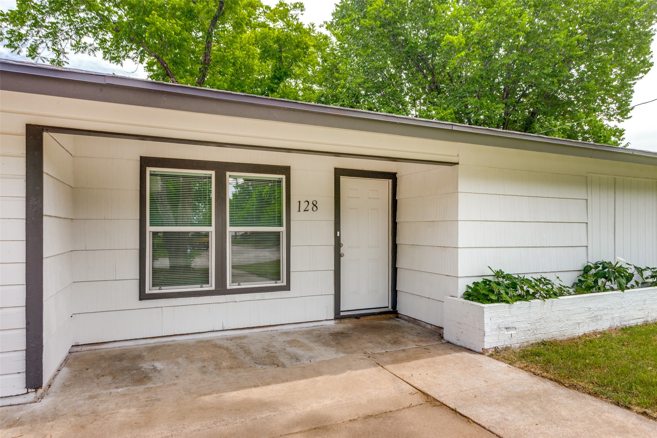 128 NW Lorna Street Burleson TX 76028
