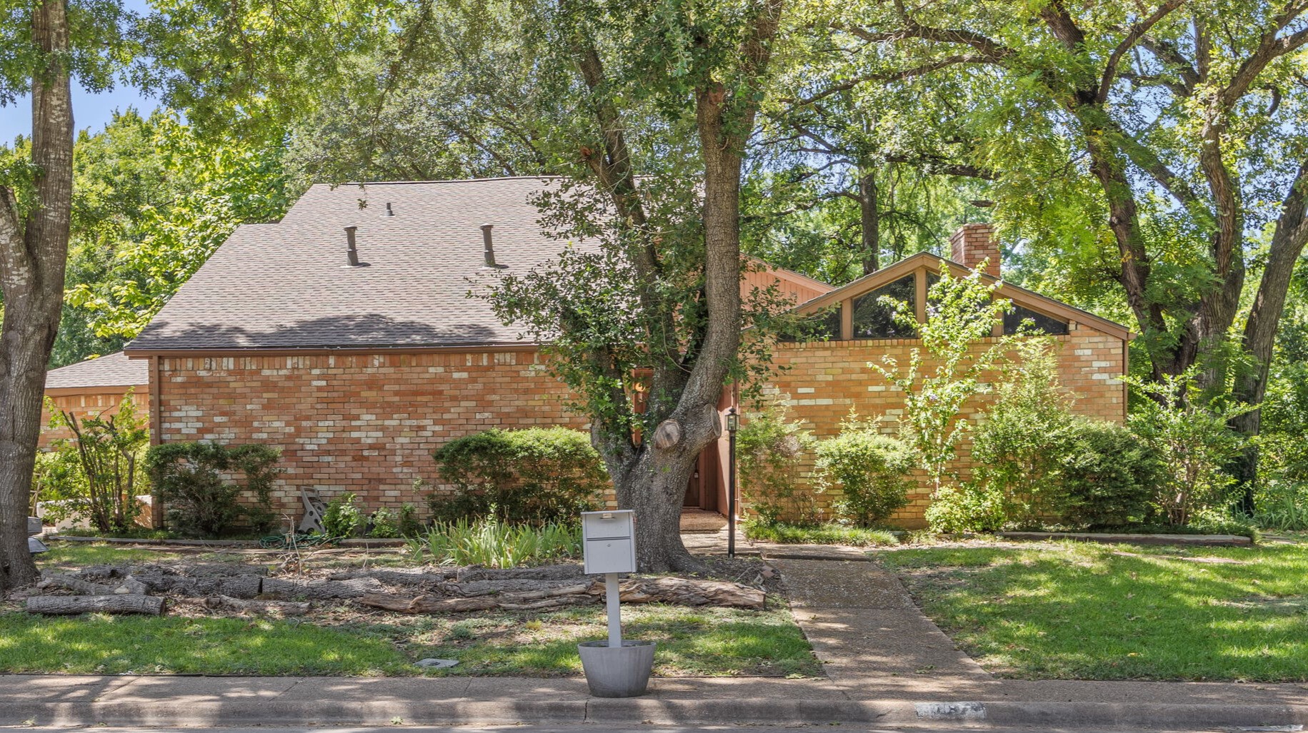 657 The Meadows Parkway Desoto TX 75115