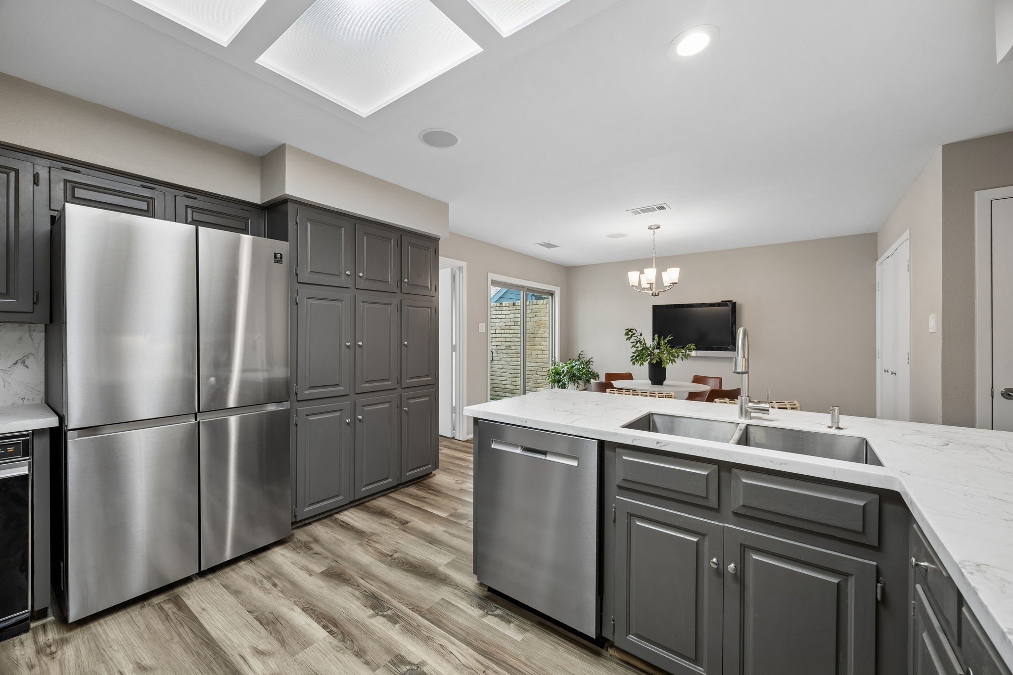 9060 Stone Creek Place Dallas TX 75243