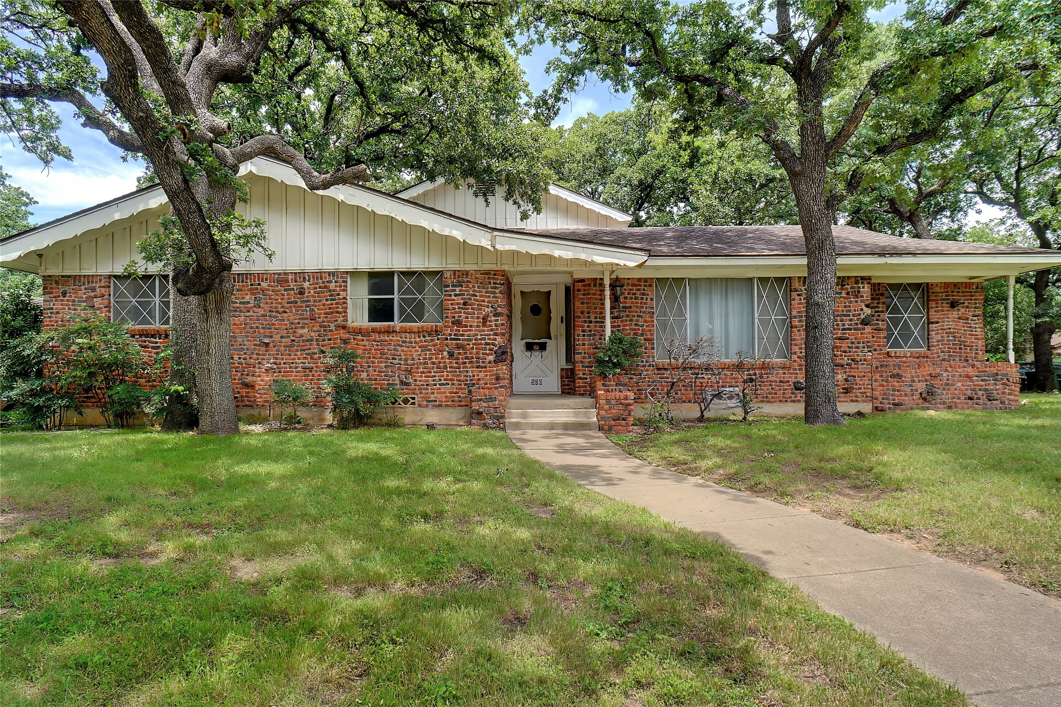 520 Circleview Drive S Hurst TX 76054