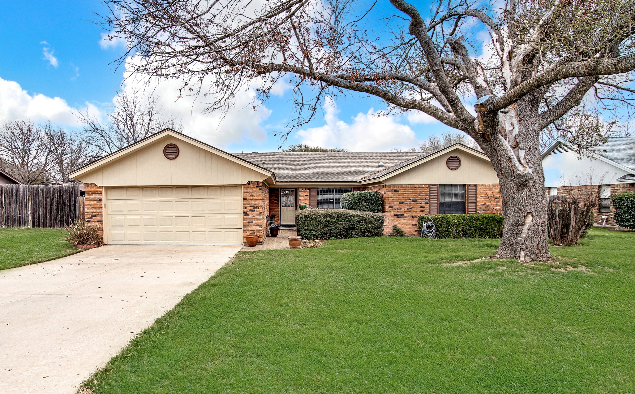 1003 Hyde Park Boulevard Cleburne TX 76033