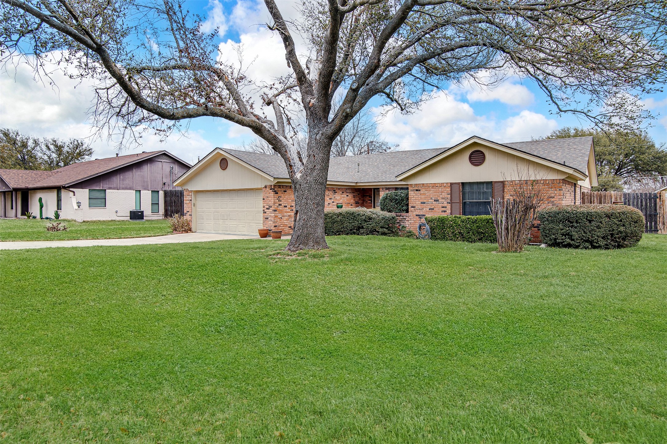 1003 Hyde Park Boulevard Cleburne TX 76033
