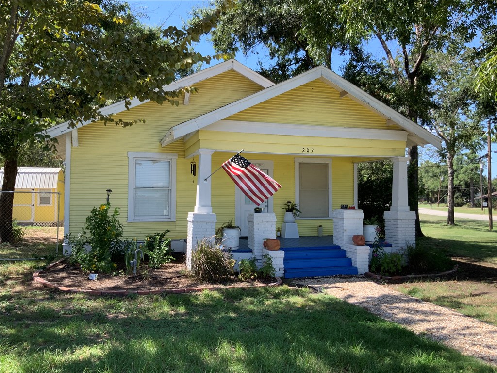 207 N Archer Street Groesbeck TX 76642