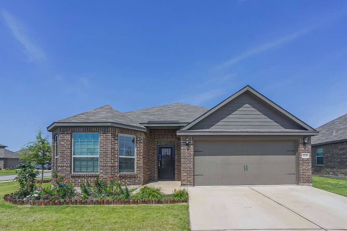 1724 Blue Water Court Crowley TX 76036