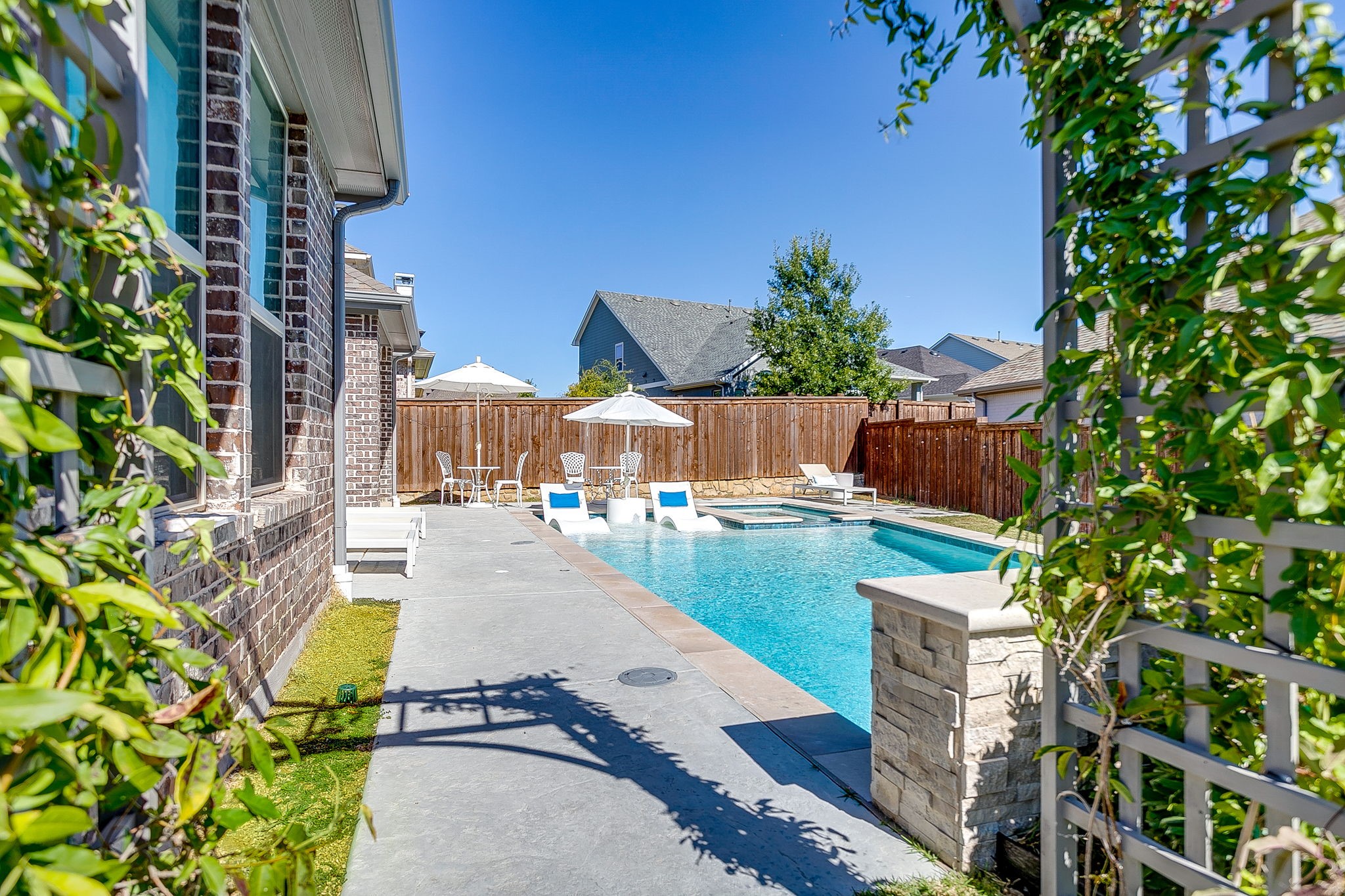 2009 Roundtree Circle E Fort Worth TX 76008