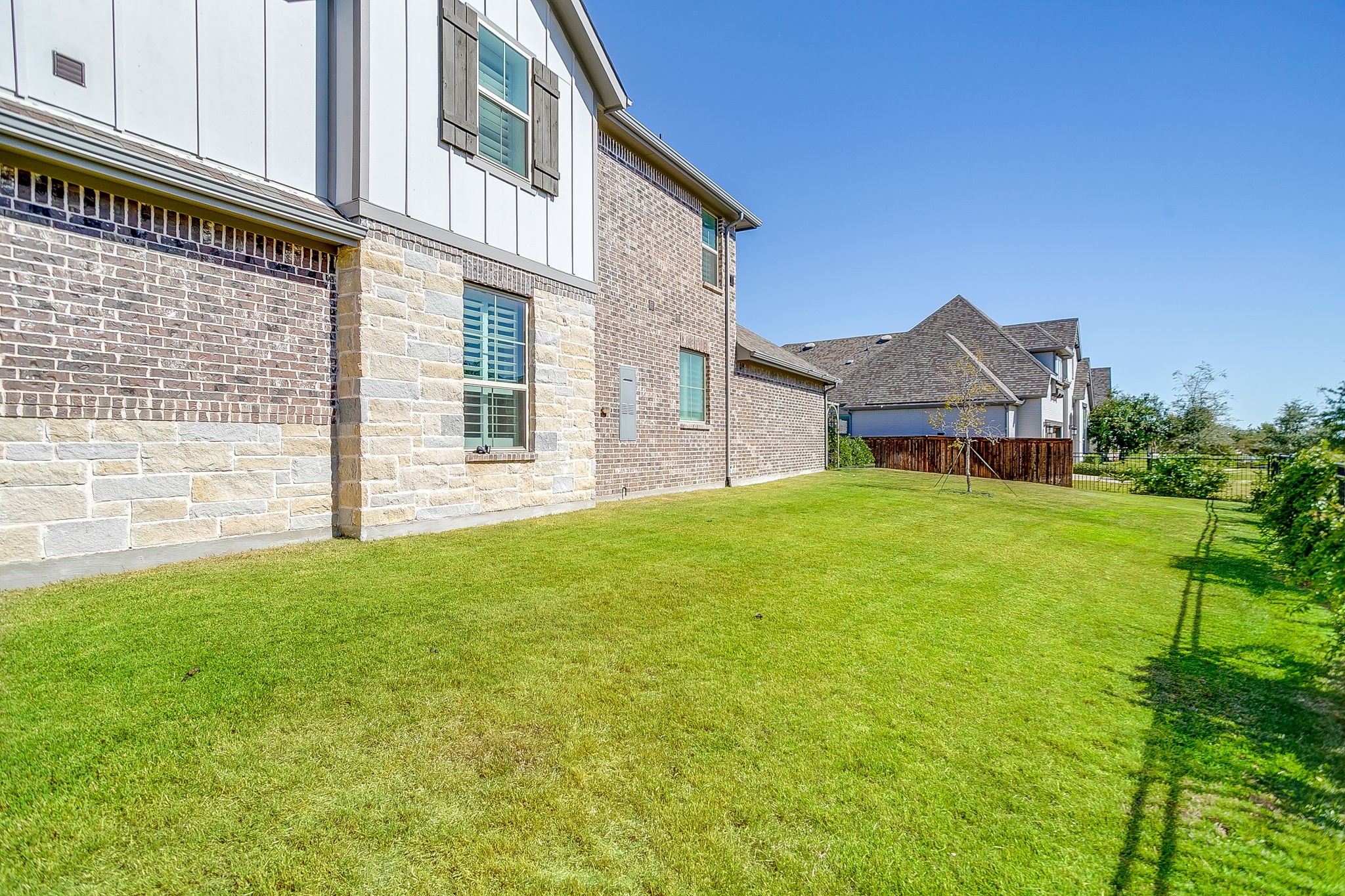 2009 Roundtree Circle E Fort Worth TX 76008