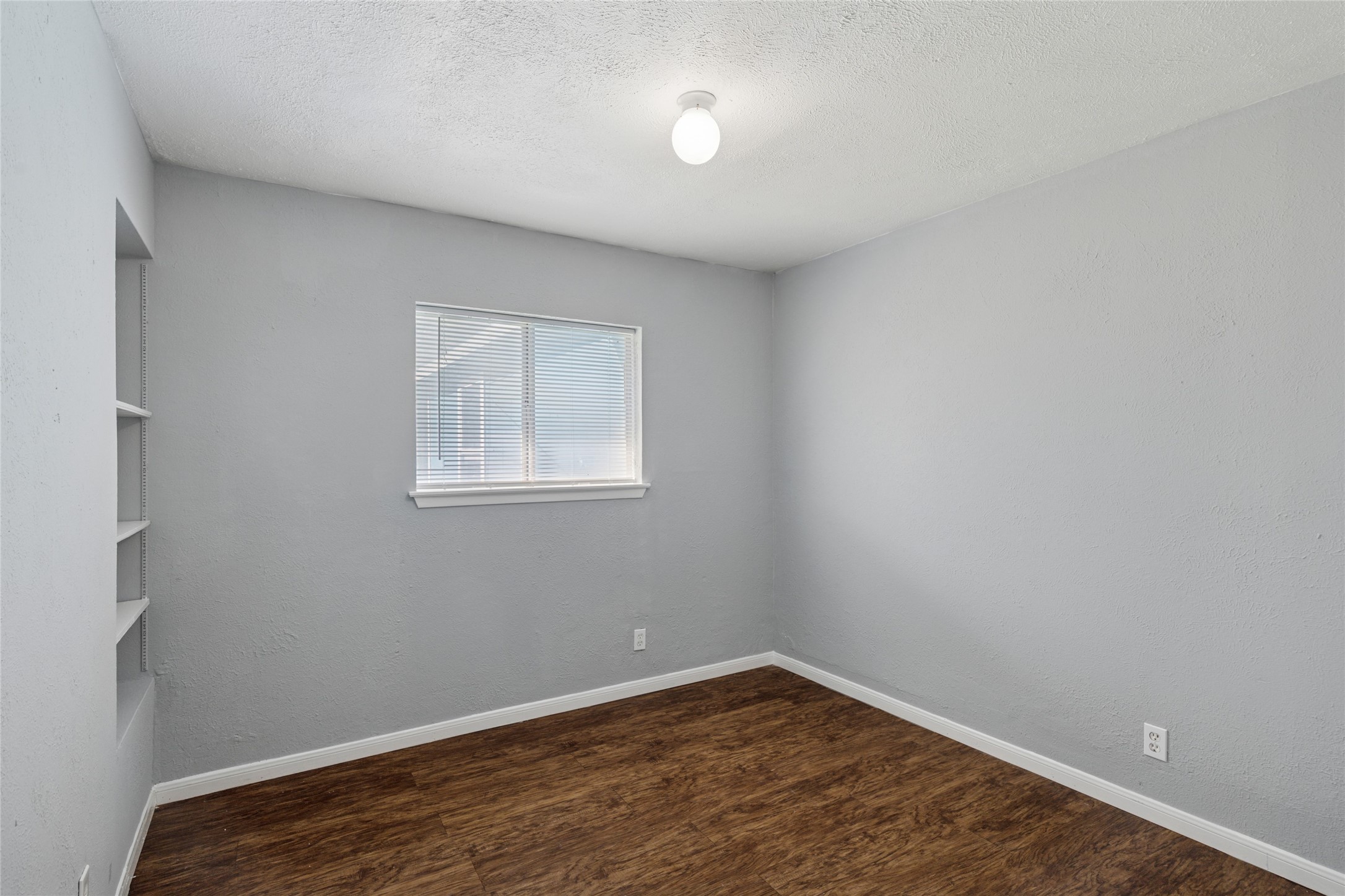 1304 E Lovers Lane Arlington TX 76010