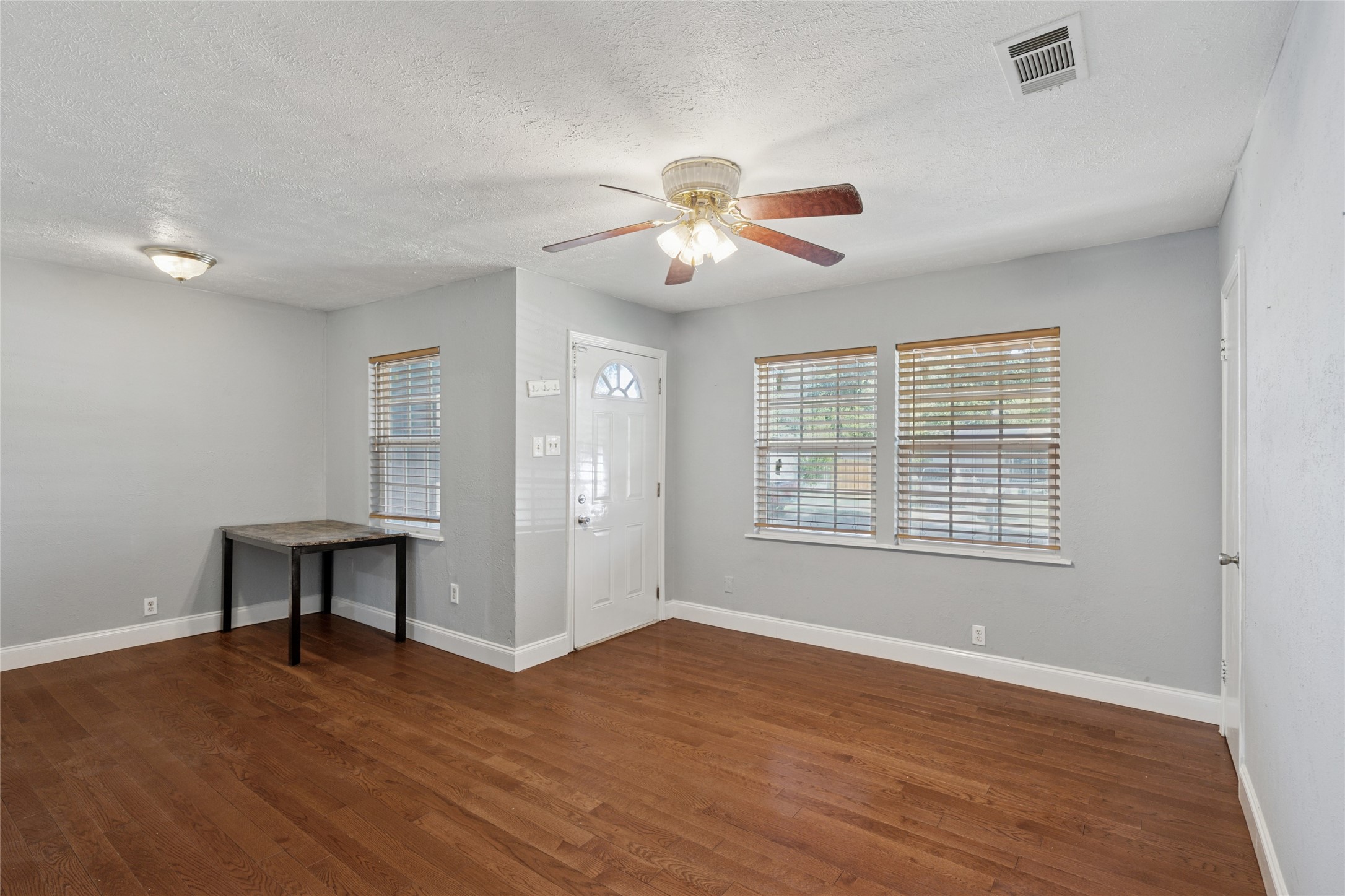 1304 E Lovers Lane Arlington TX 76010