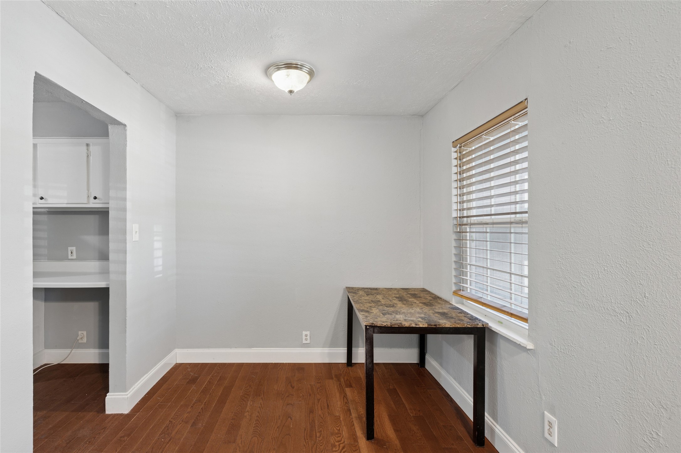 1304 E Lovers Lane Arlington TX 76010