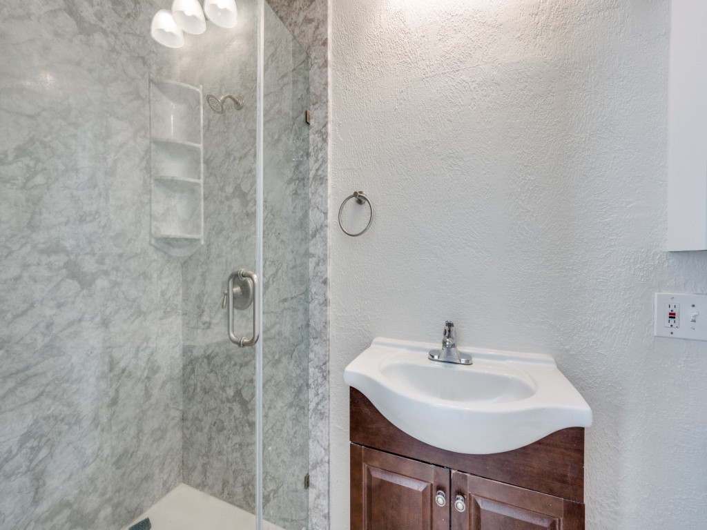214 Jennifer Lane Arlington TX 76002