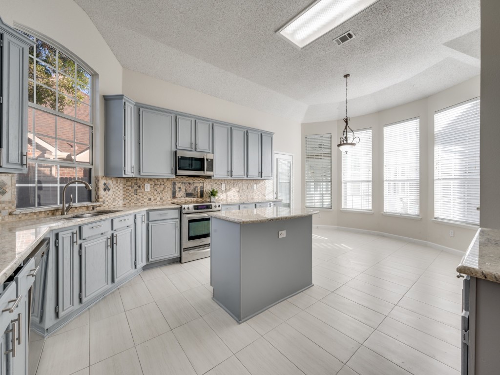 214 Jennifer Lane Arlington TX 76002