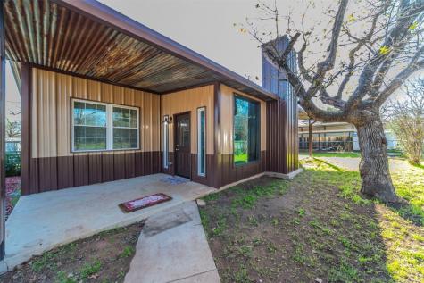2811 Cedarhill Street Granbury TX 76048