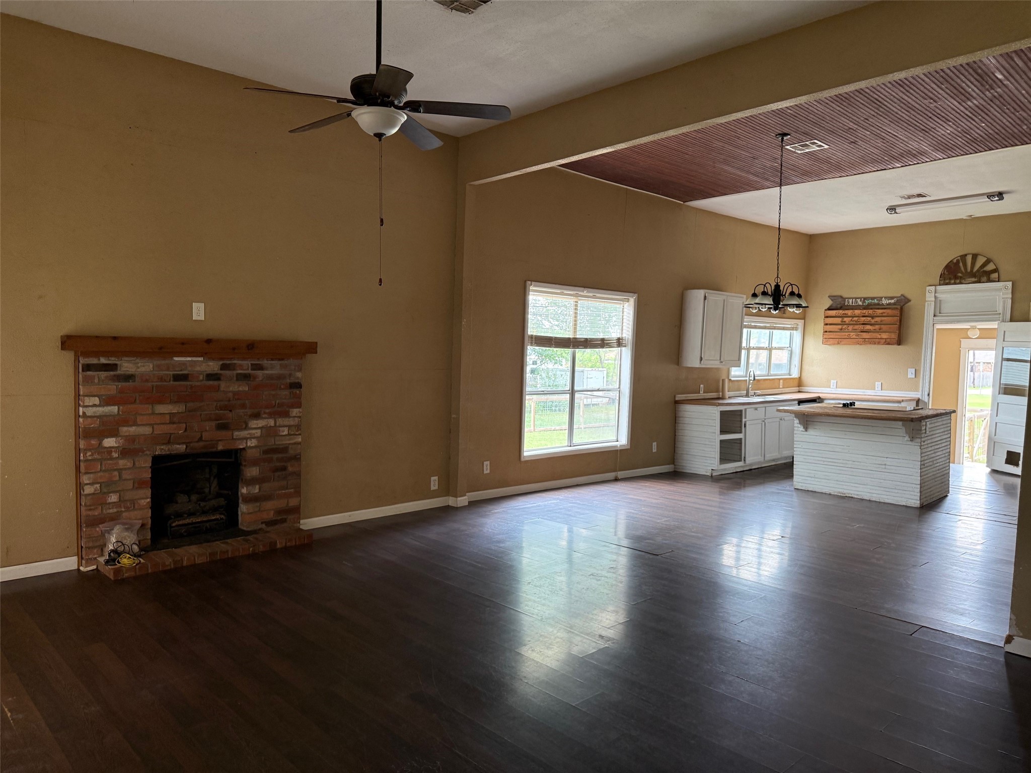 280 W 4th Street Crawford TX 76638