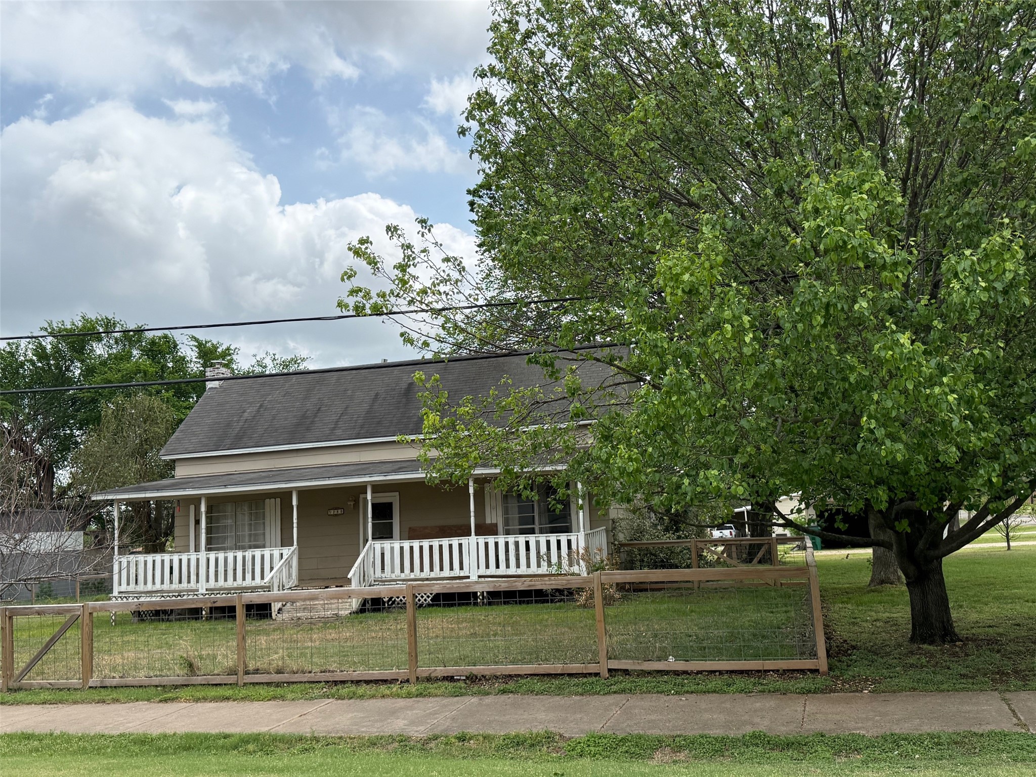 280 W 4th Street Crawford TX 76638