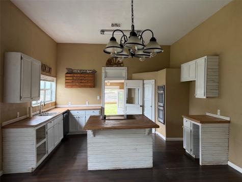 280 W 4th Street Crawford TX 76638
