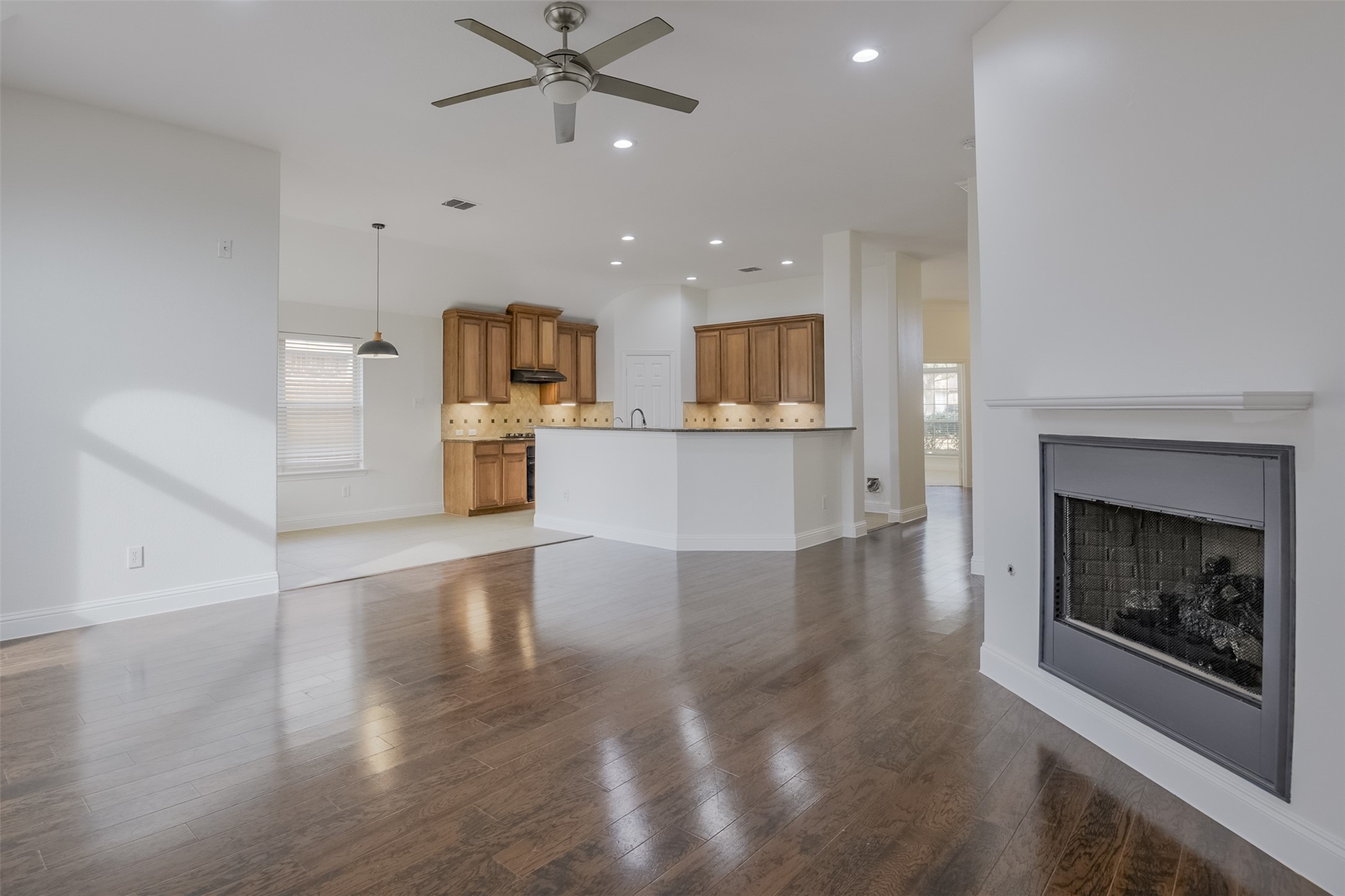 2727 Waterway Drive Grand Prairie TX 75054