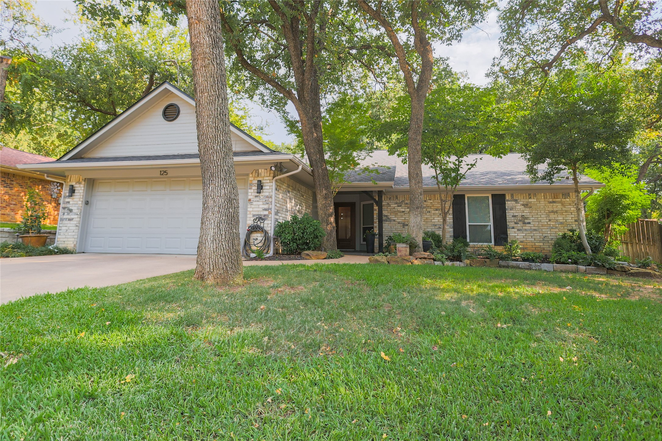 125 Bremen Drive Hurst TX 76054